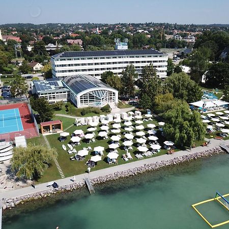 Hotel Marina Port Балатонкенеше Екстер'єр фото