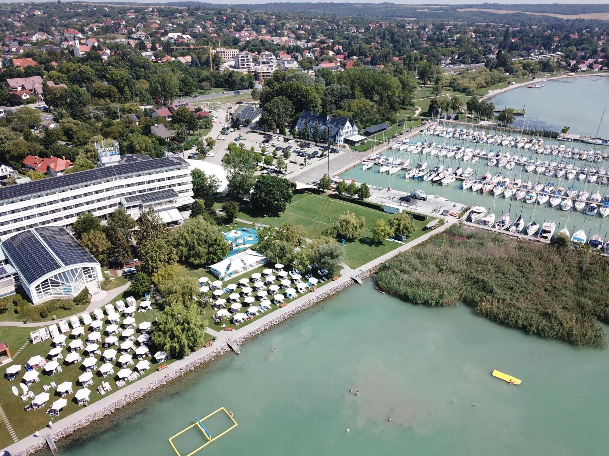 Hotel Marina Port Балатонкенеше Екстер'єр фото
