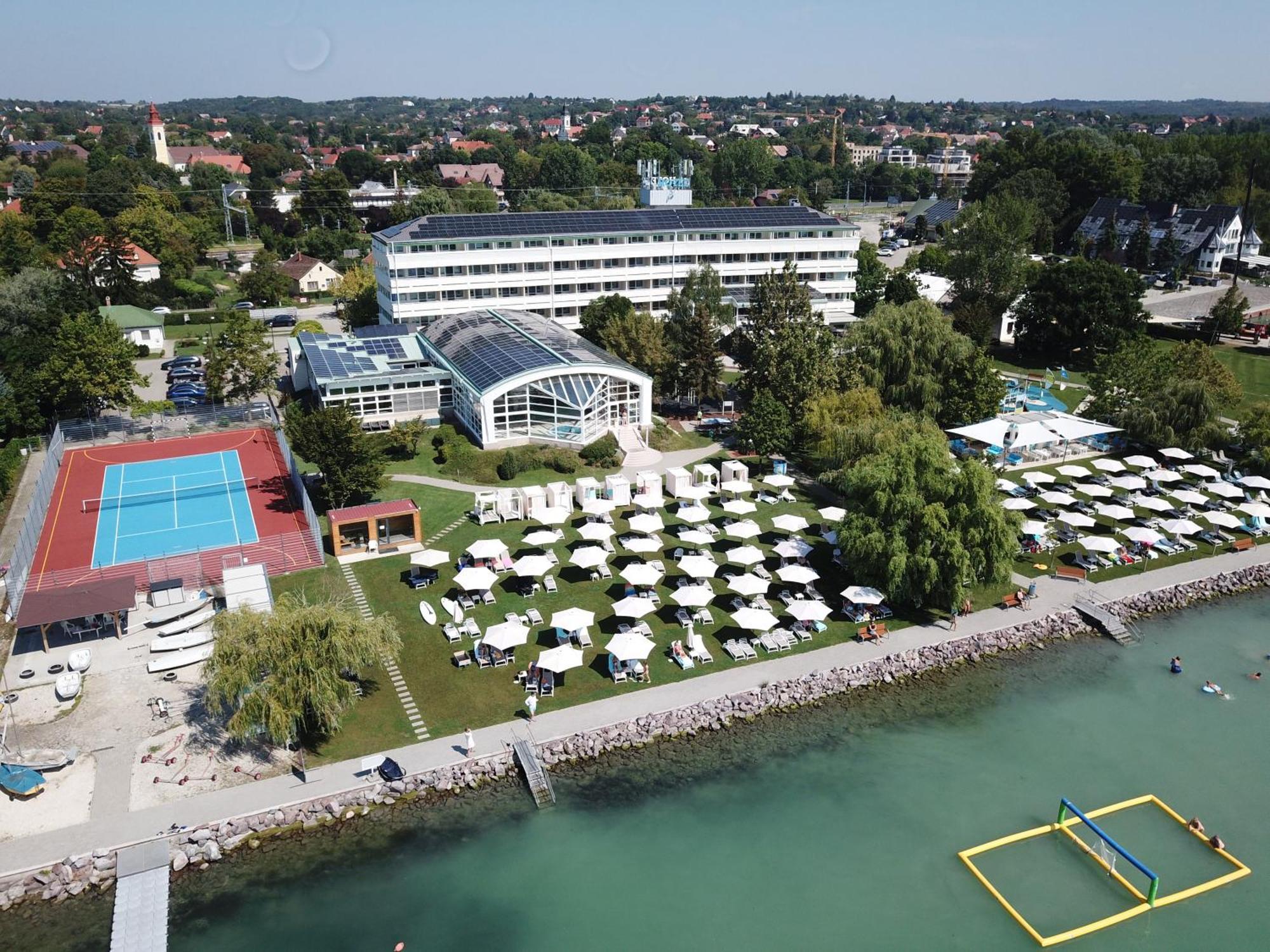 Hotel Marina Port Балатонкенеше Екстер'єр фото
