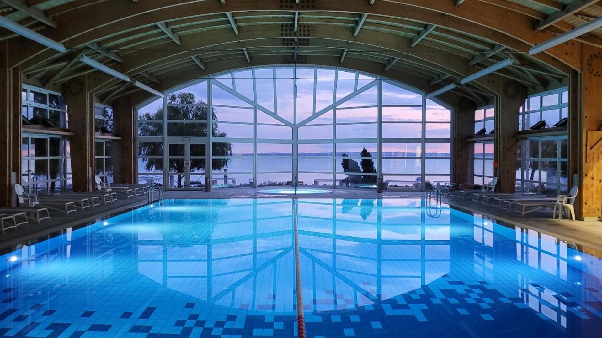 Hotel Marina Port Балатонкенеше Екстер'єр фото