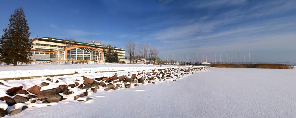Hotel Marina Port Балатонкенеше Екстер'єр фото